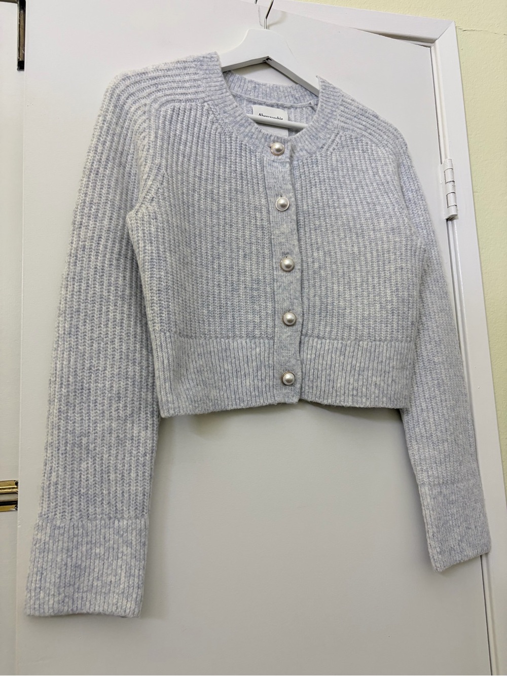 Abercrombie Crew Pearl Button Cardigan XS Gray Cropped Knit Coquette Sweater - Picture 3 of 7